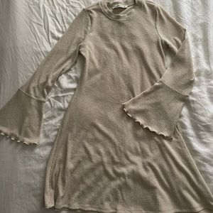Cream Abercrombie and Fitch bell sleeve dress